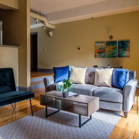 Frontdesk 2015 East 4Th Street Apts Downtown Cleveland Lägenhet Exteriör bild